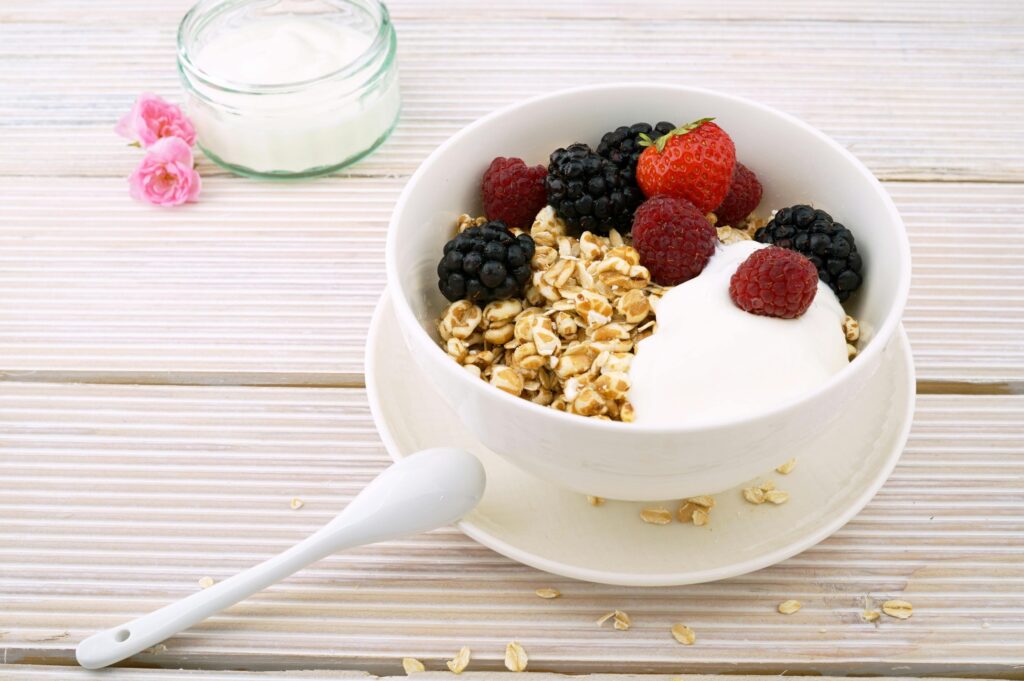 A bowl of oatmeal and fruits